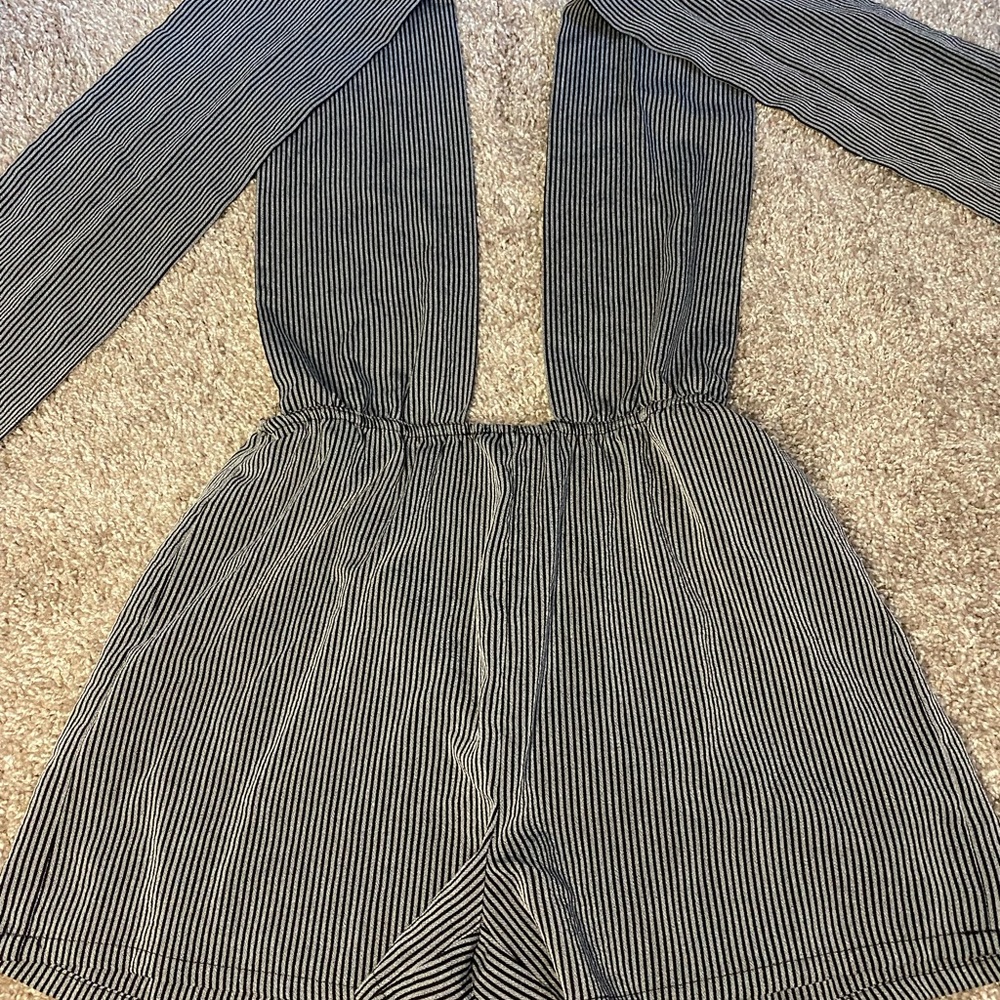Plugging next Crisscross Backless Striped Romper - Picture 2 of 6